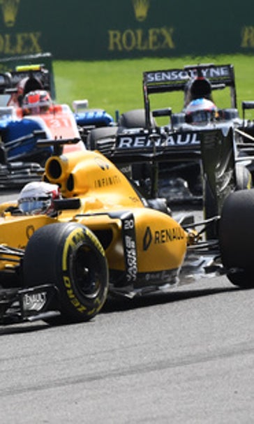 Magnussen escapes big crash at Belgian GP with small injury